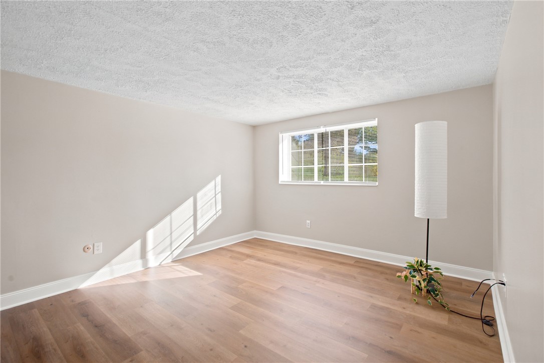 957 Wood Hollow D