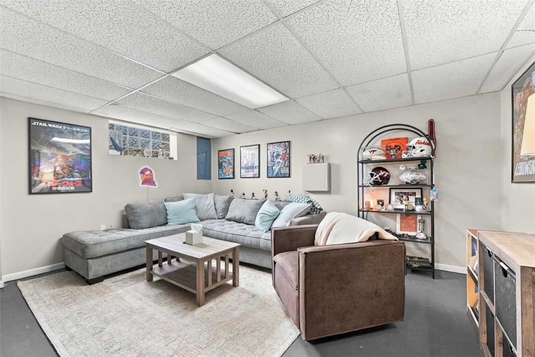 942 Lindsay Rd