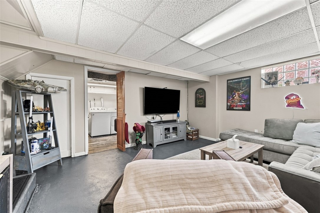 942 Lindsay Rd