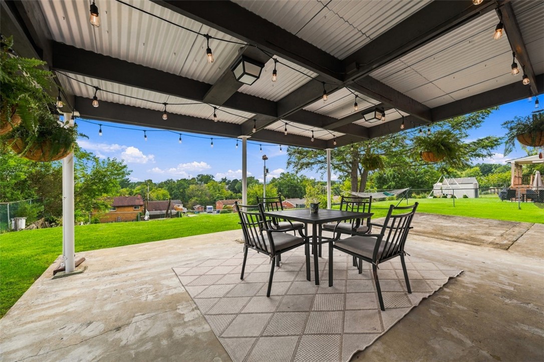 942 Lindsay Rd