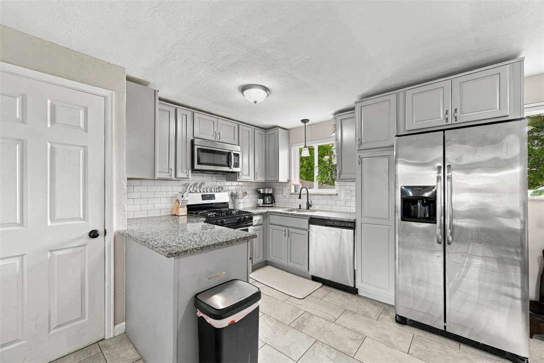 942 Lindsay Rd