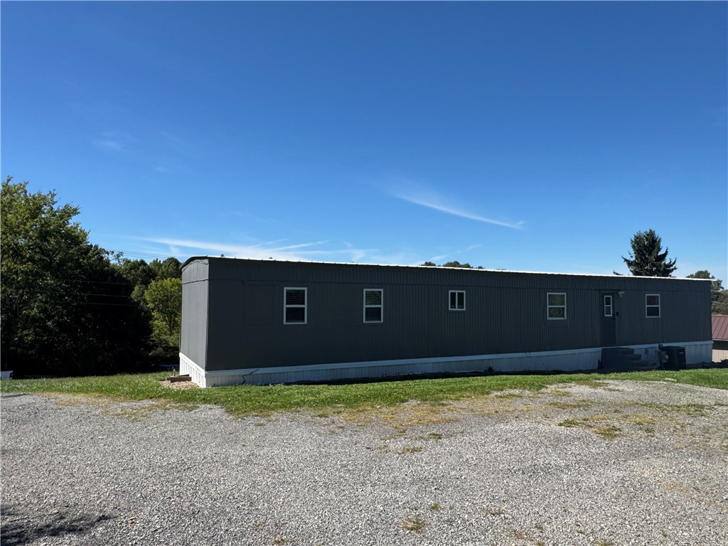1858 Shenango Rd