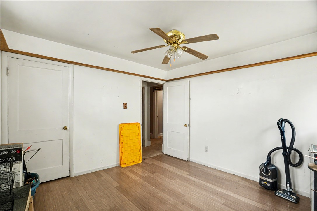 16 W Moody Ave