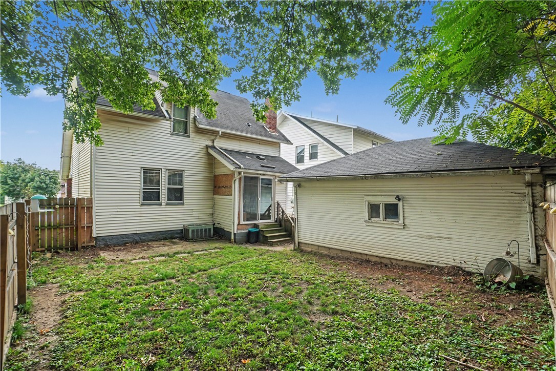 16 W Moody Ave