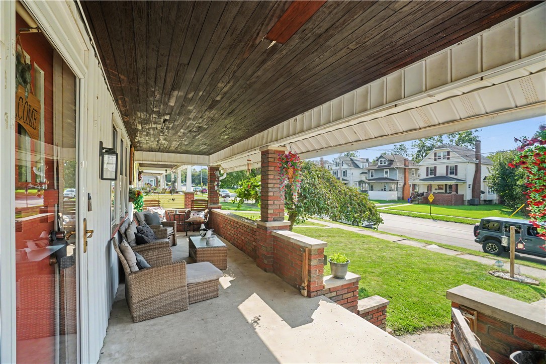 16 W Moody Ave