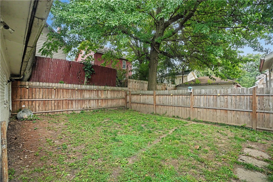 16 W Moody Ave