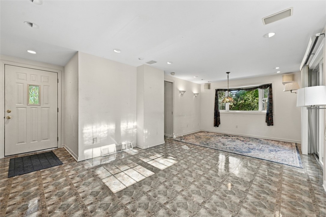 255 W Steuben St