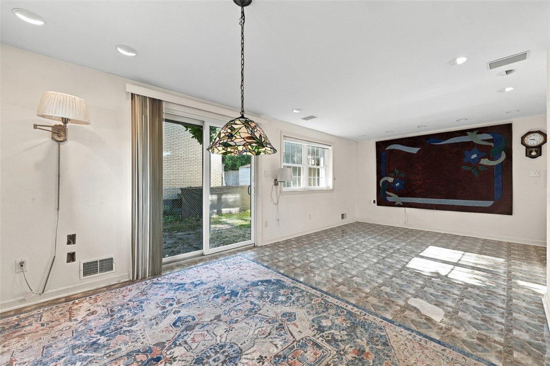 255 W Steuben St