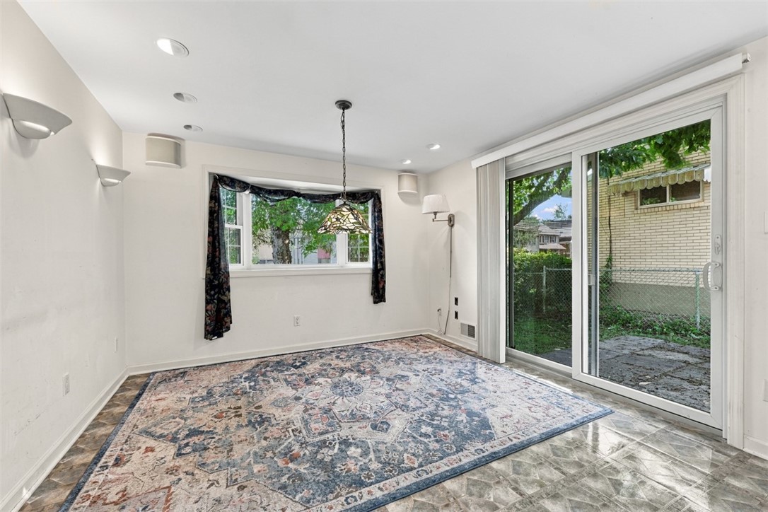 255 W Steuben St