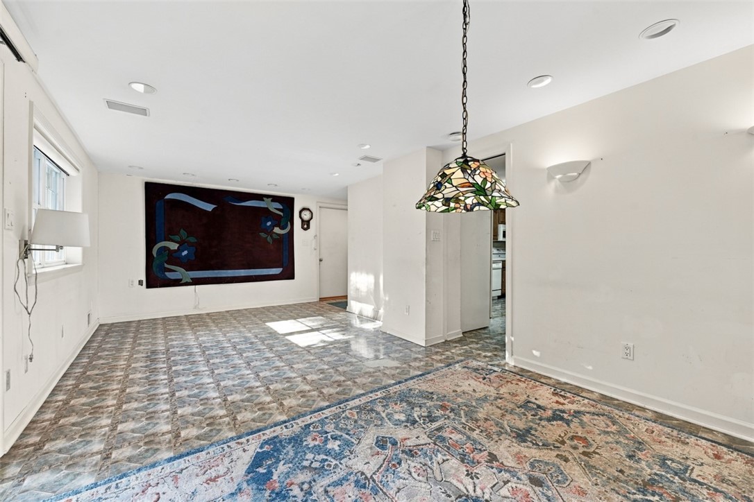 255 W Steuben St