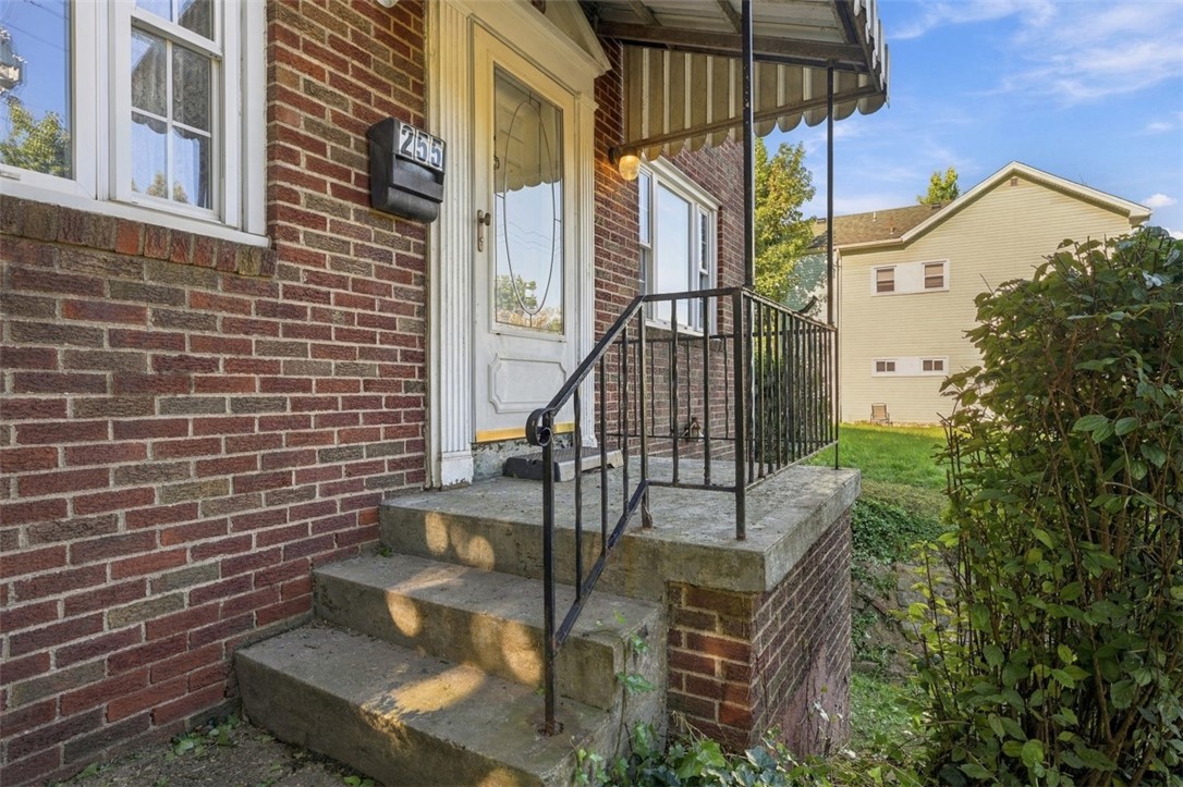 255 W Steuben St
