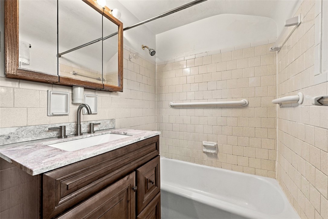 255 W Steuben St