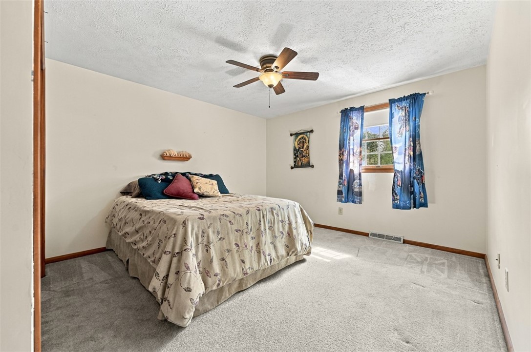 160 Hazlett Ln