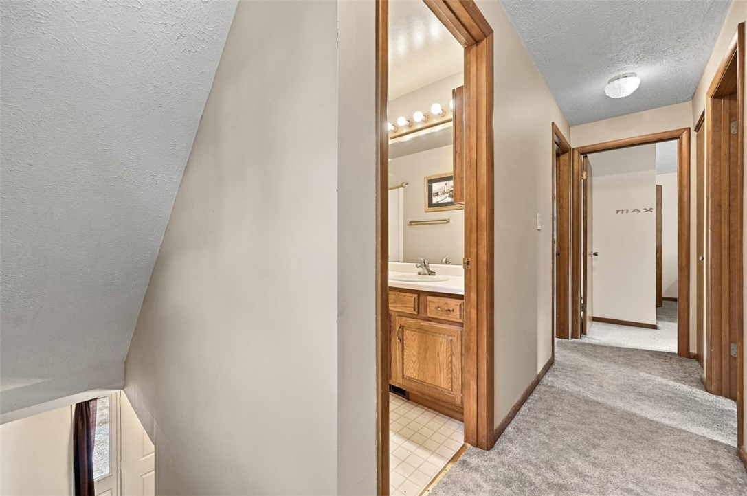 160 Hazlett Ln