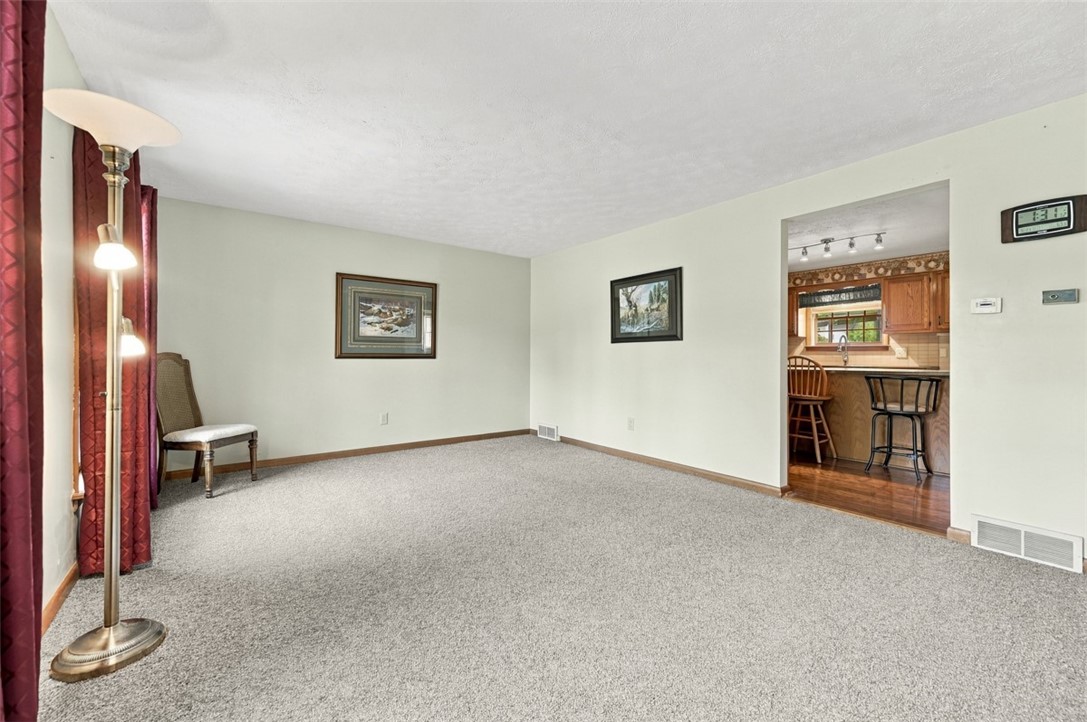160 Hazlett Ln