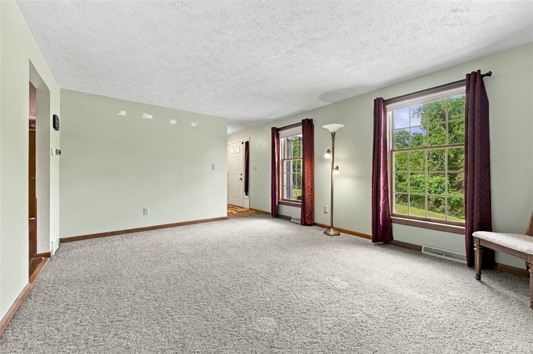 160 Hazlett Ln