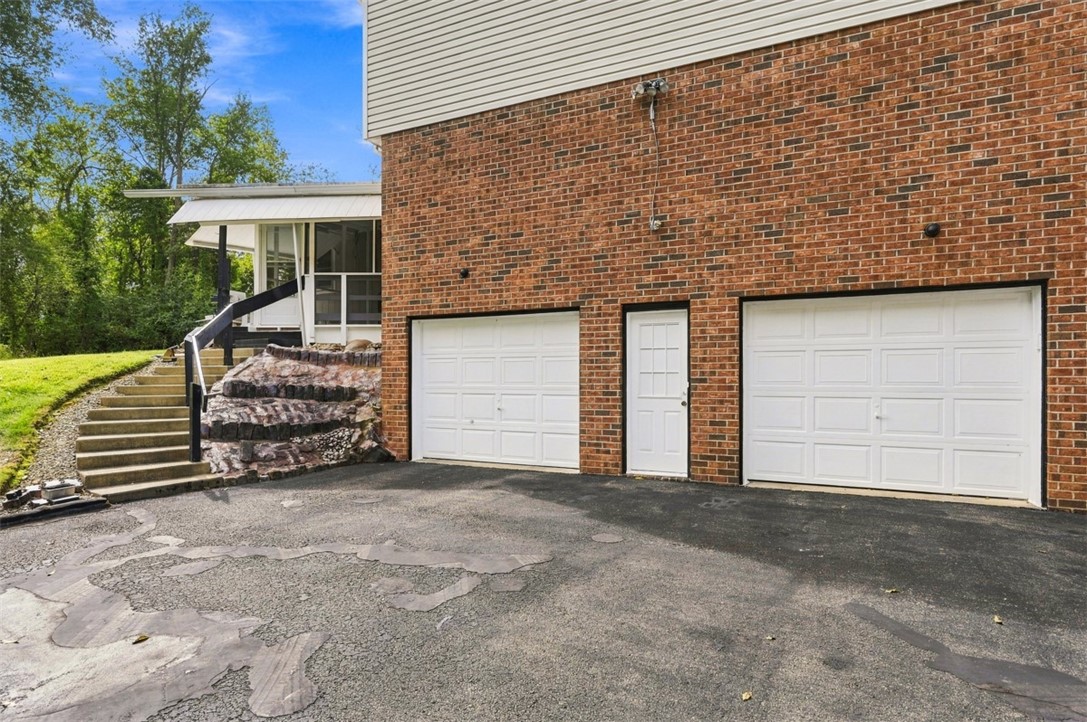 160 Hazlett Ln