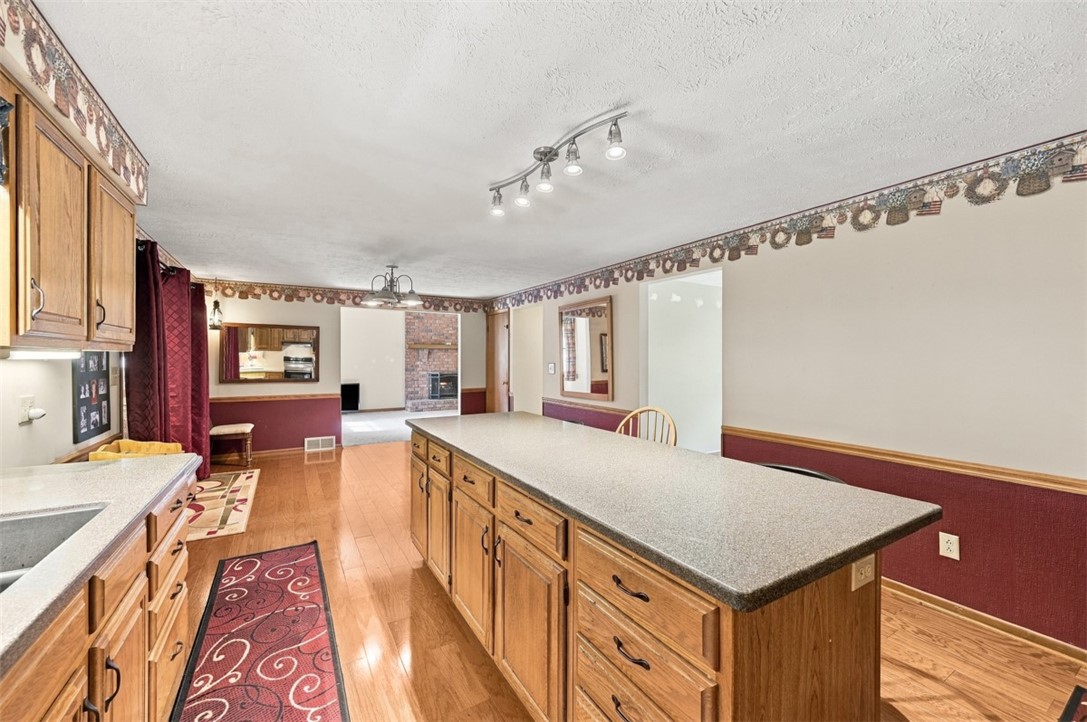 160 Hazlett Ln