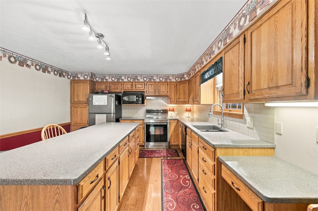 160 Hazlett Ln