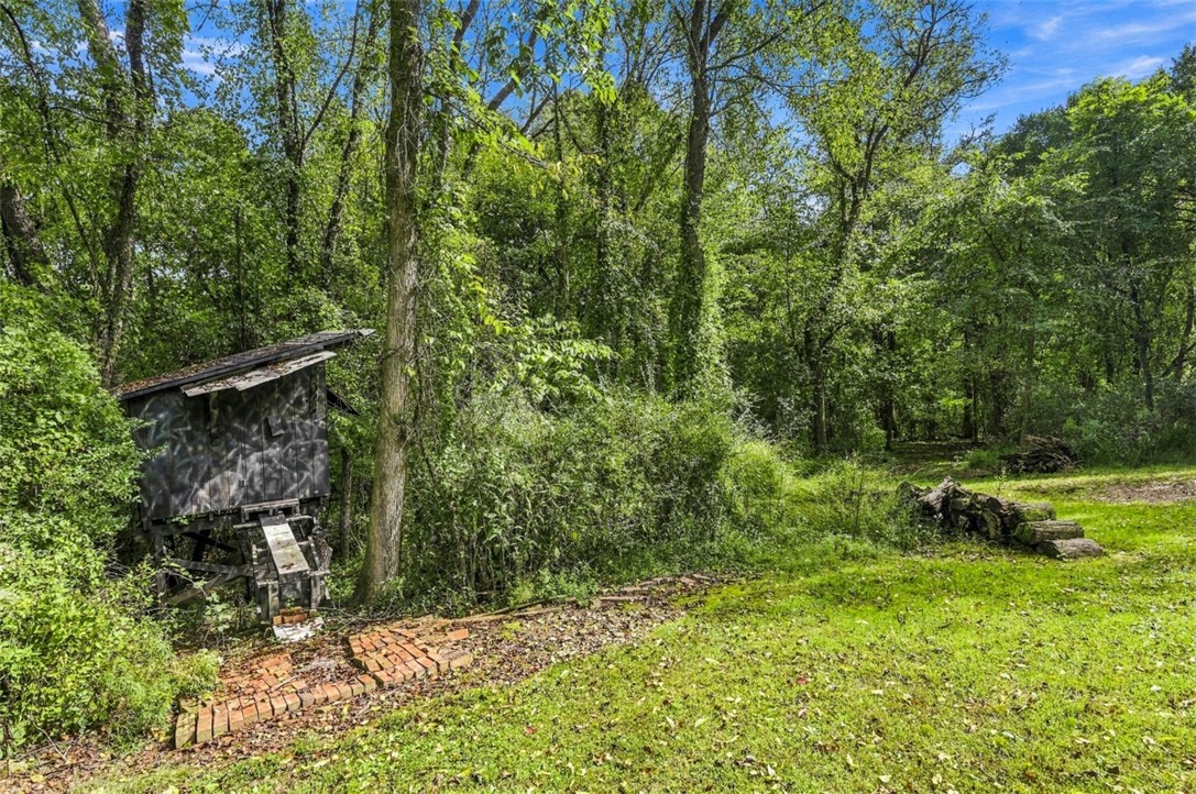 160 Hazlett Ln