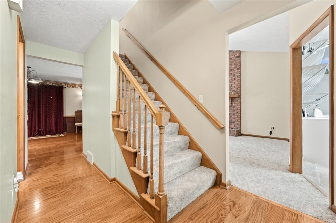 160 Hazlett Ln