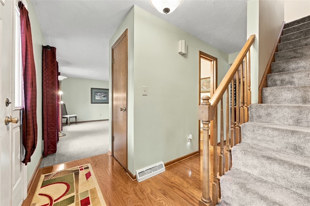 160 Hazlett Ln