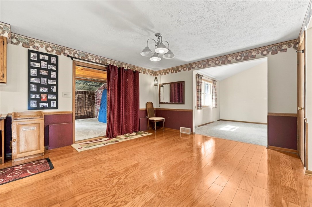 160 Hazlett Ln