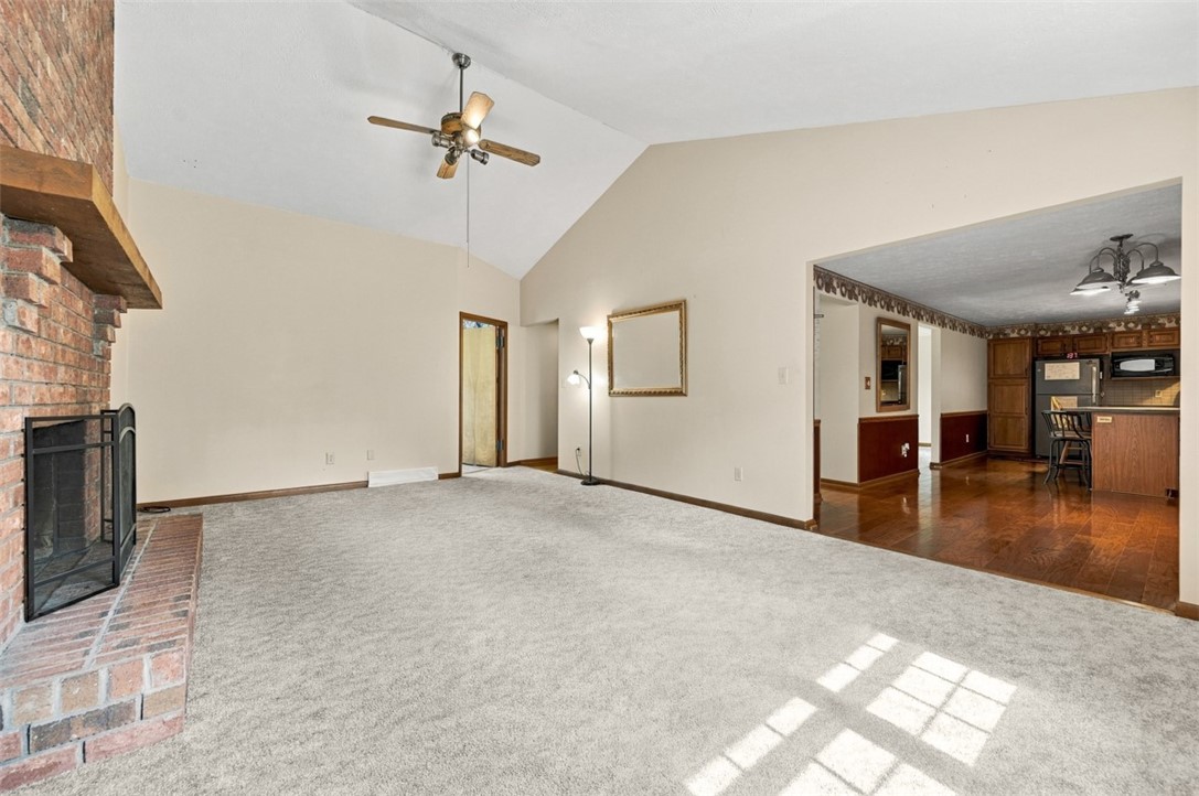 160 Hazlett Ln