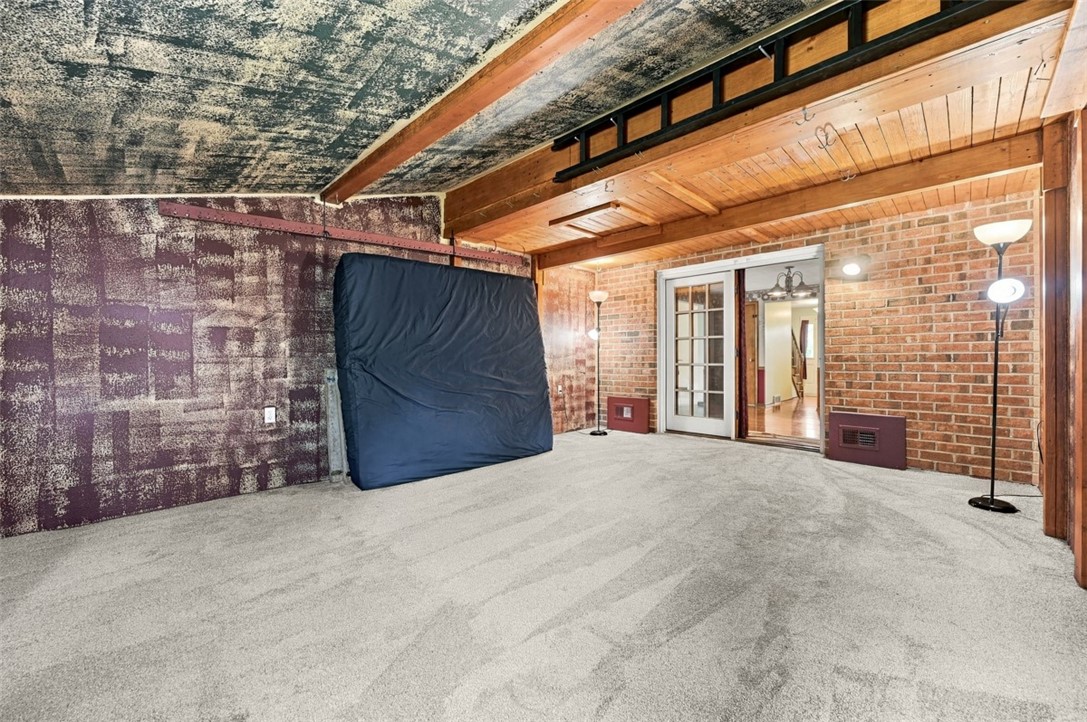 160 Hazlett Ln