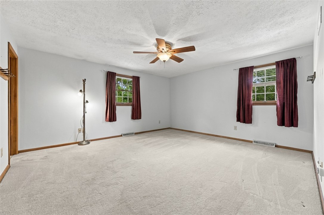 160 Hazlett Ln