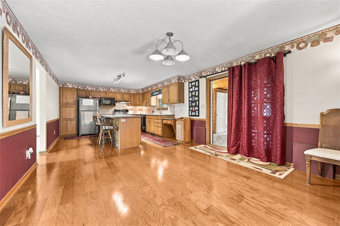 160 Hazlett Ln