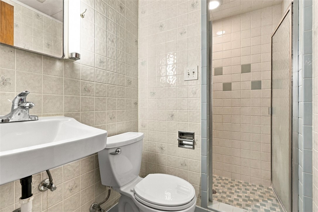 125 Schar Ct