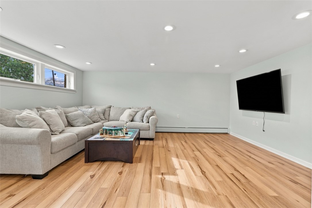 125 Schar Ct