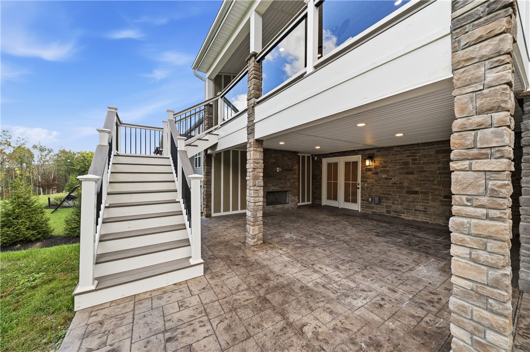 325 Crest Ln