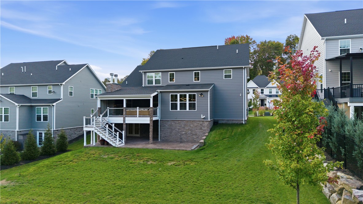 325 Crest Ln