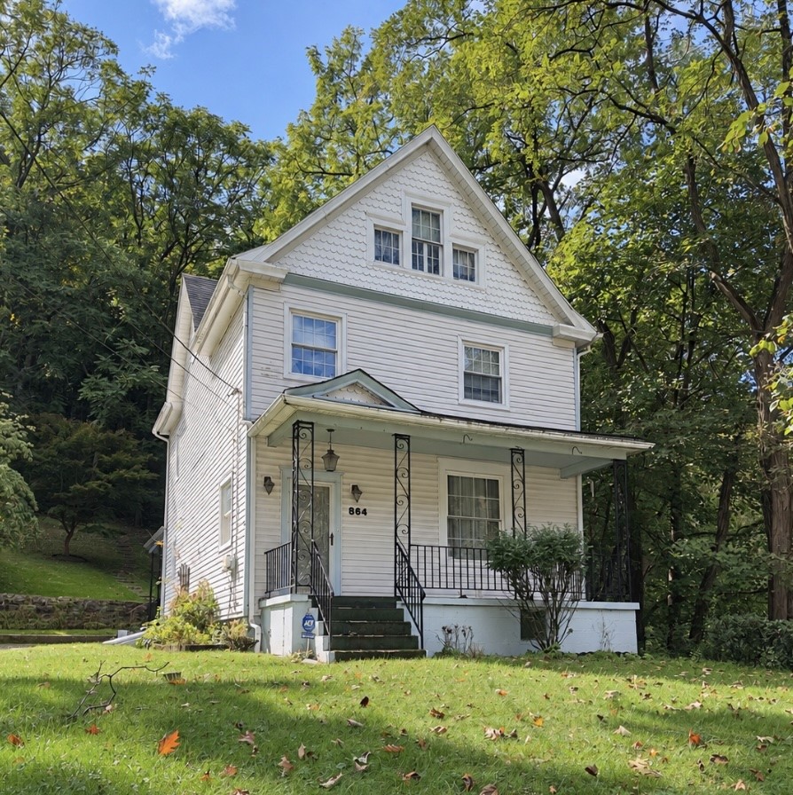 864 Forest Ave