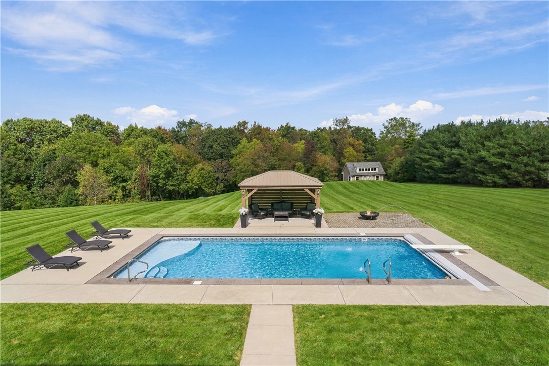 107 Hibernia Dr