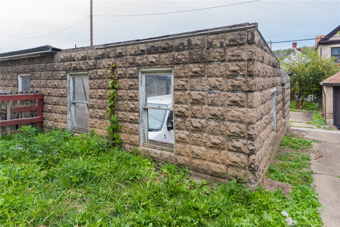 124 Fallowfield Ave