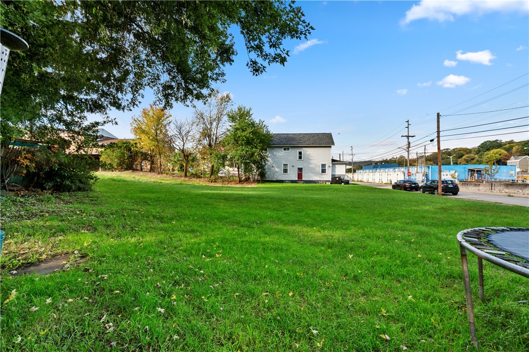 1112 Mcintire Way