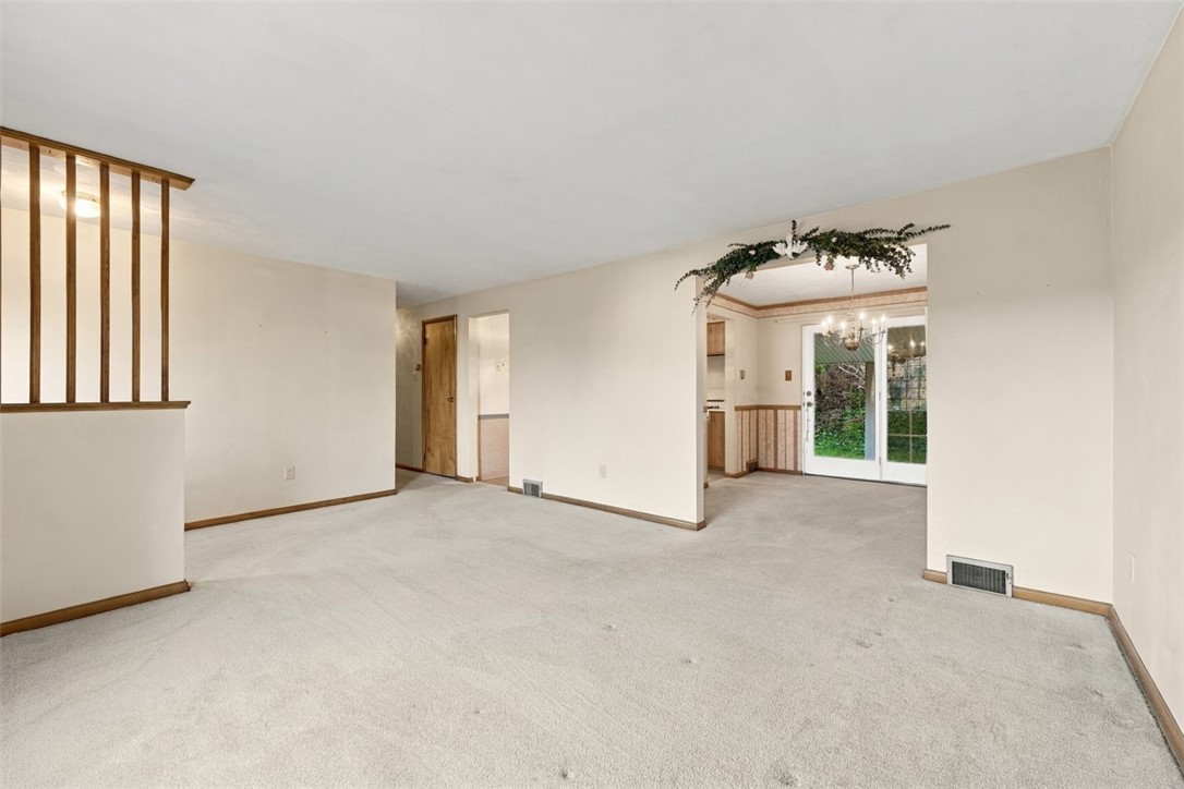 94 York Dr