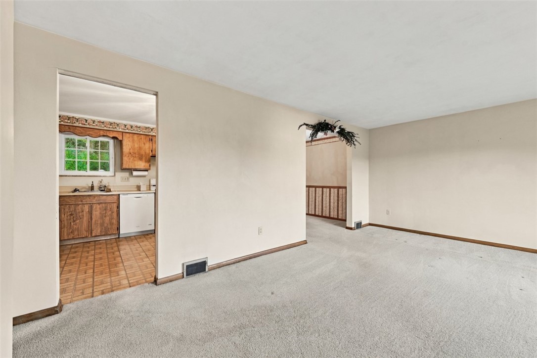 94 York Dr