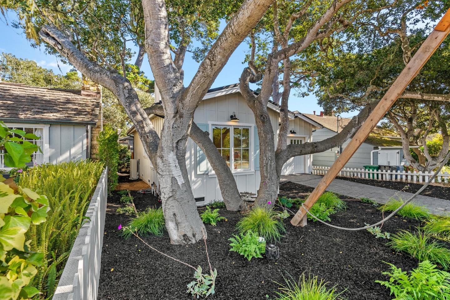 6 Northeast Junipero Avenue