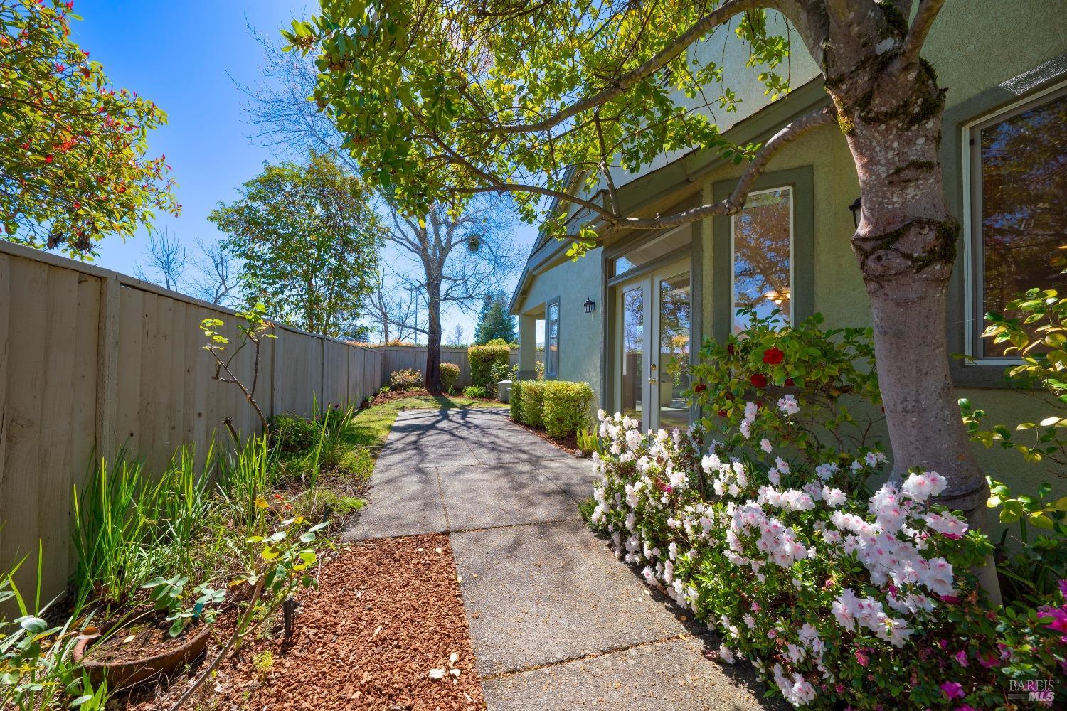 215 Red Mountain Dr