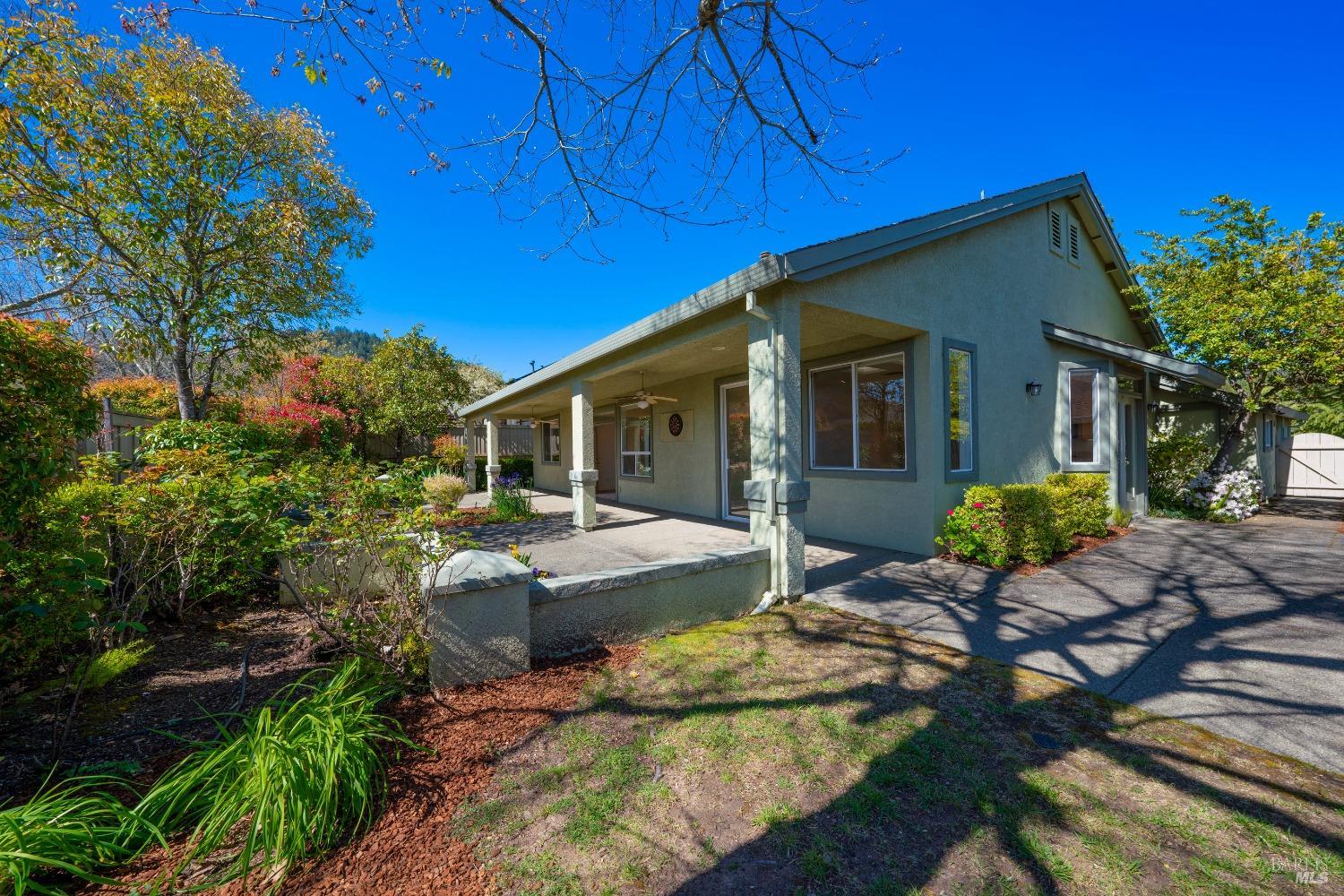 215 Red Mountain Dr