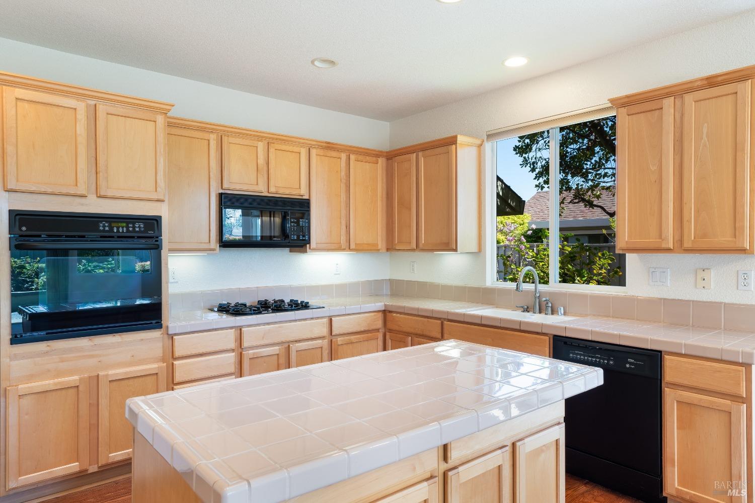 215 Red Mountain Dr