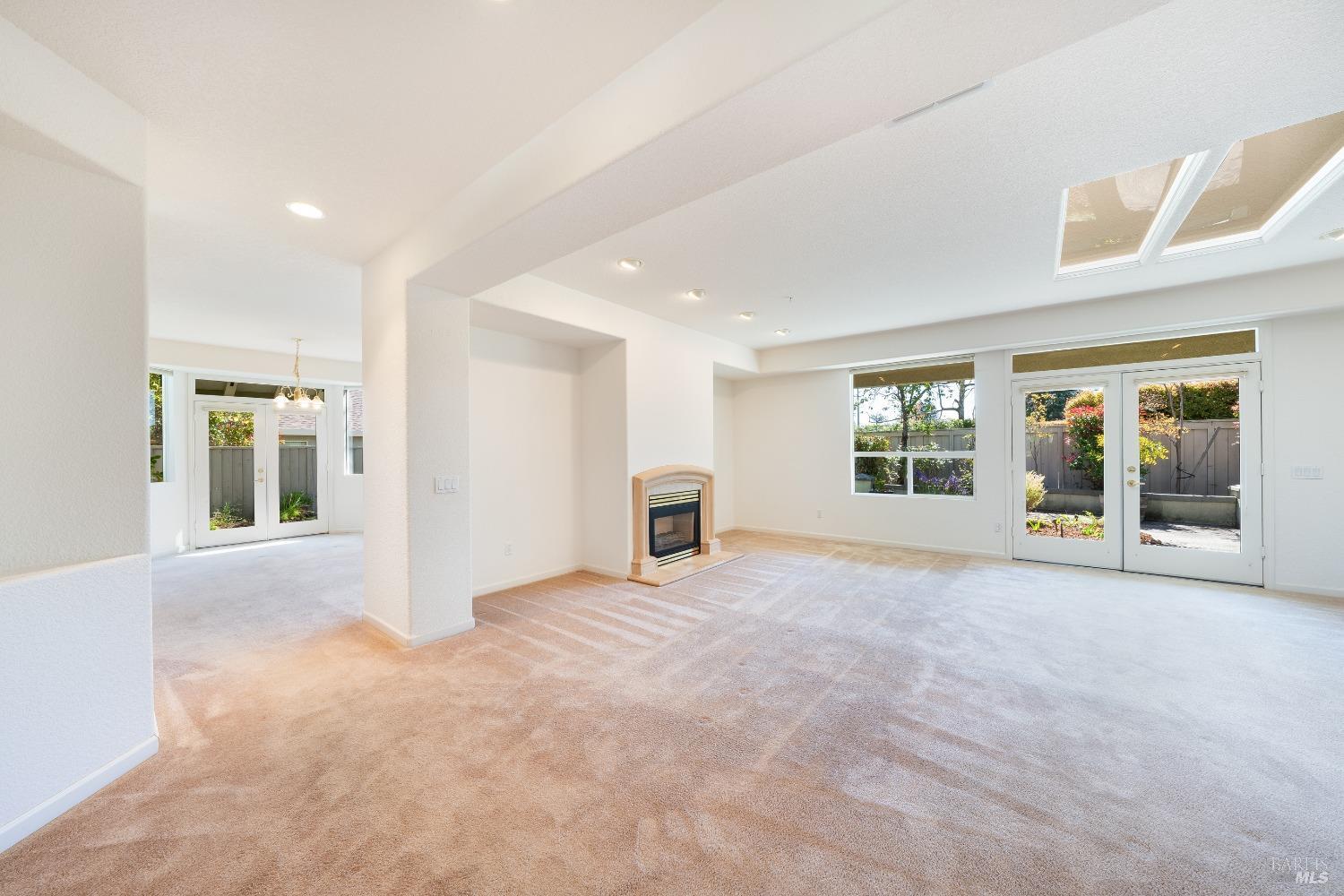215 Red Mountain Dr