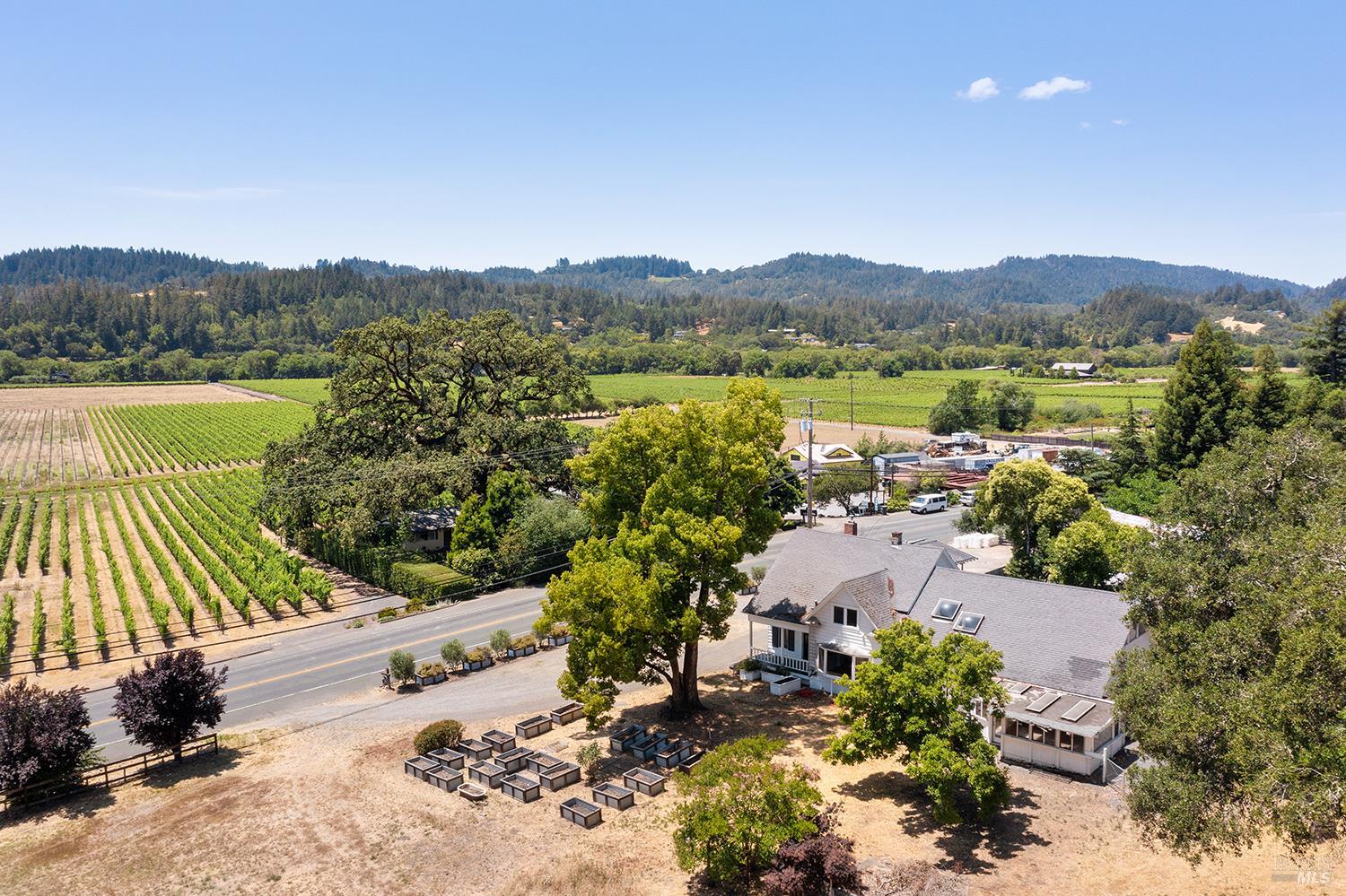 995 Dry Creek Rd
