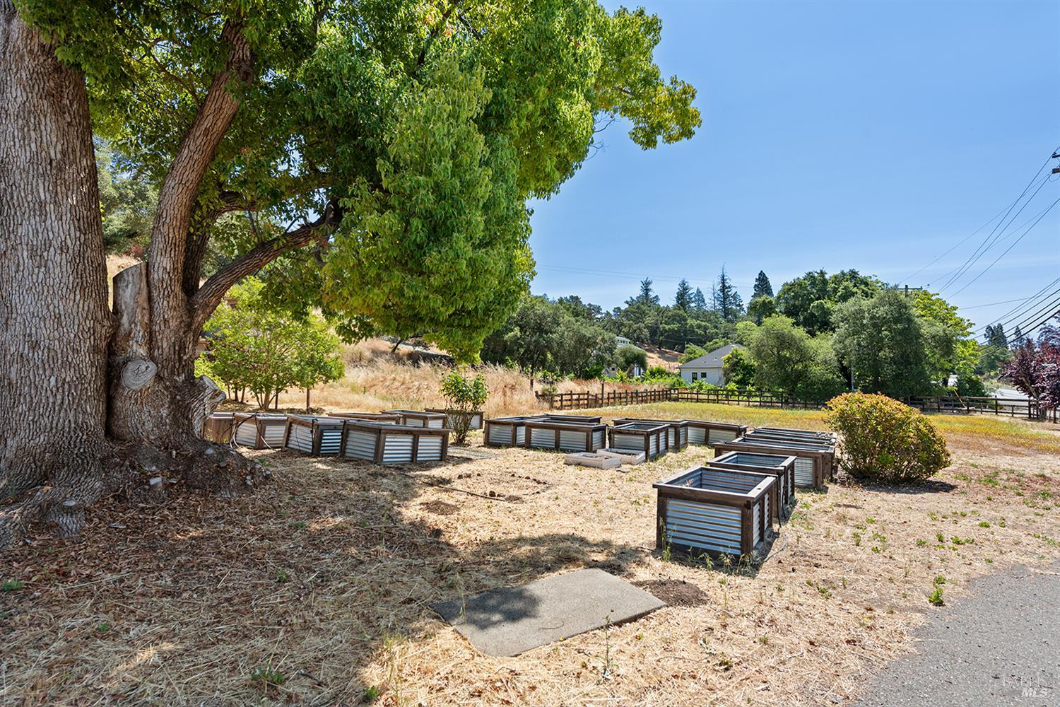 995 Dry Creek Rd