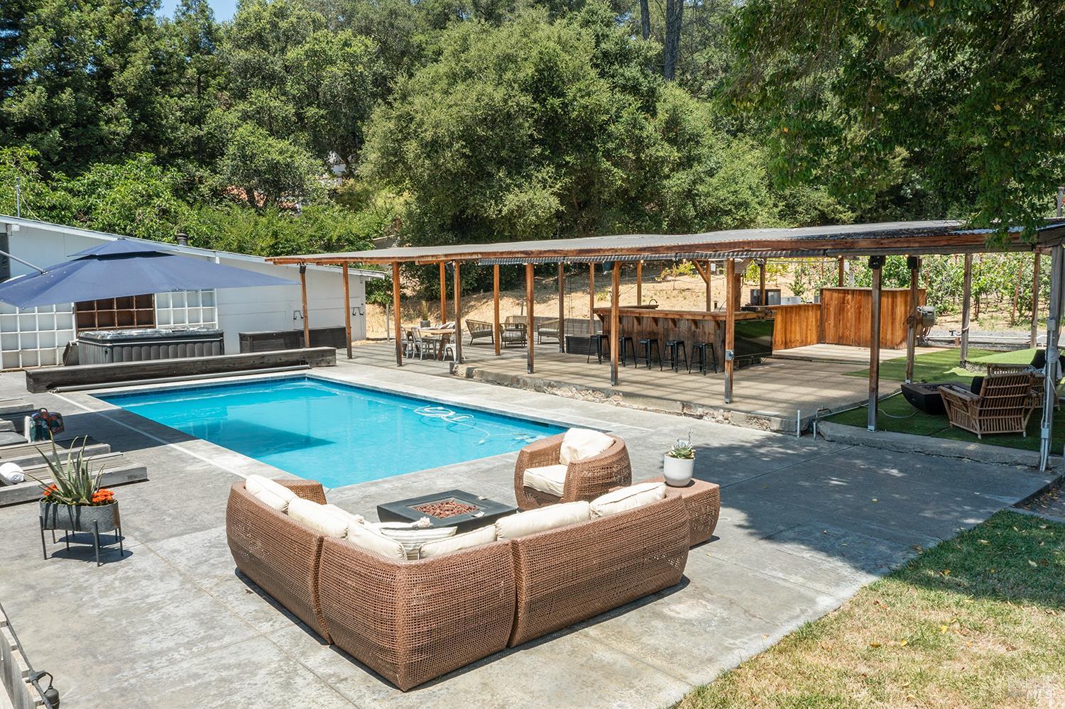 995 Dry Creek Rd