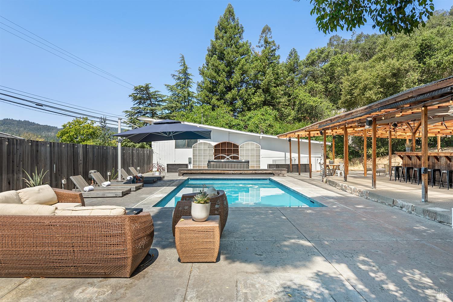 995 Dry Creek Rd